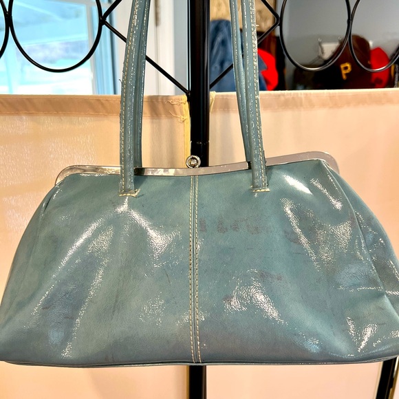 NINE WEST HANDBAG patent polyurethane. Snap close, Metal top frame - Picture 2 of 9